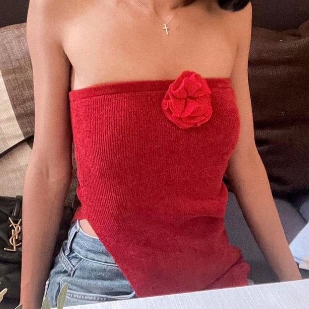 WITH JEAN BELLE FLOWER TOP IN RED